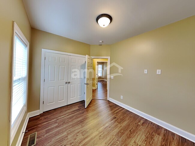 Building Photo - 519 Agate Dr