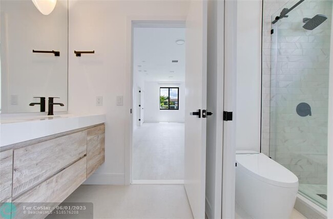 Building Photo - 2550 Jardin Terrace