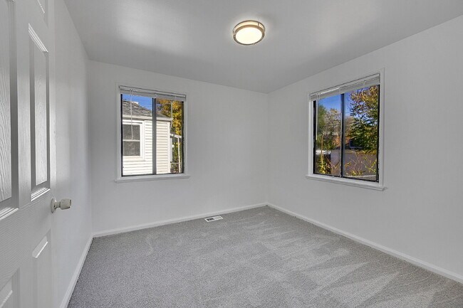 Building Photo - $1,995 - 3 Bed, 1 Bath Newly Updated Home In Denver with Fenced in Yard!