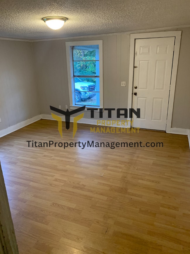 Building Photo - 2Bed/1Bath House