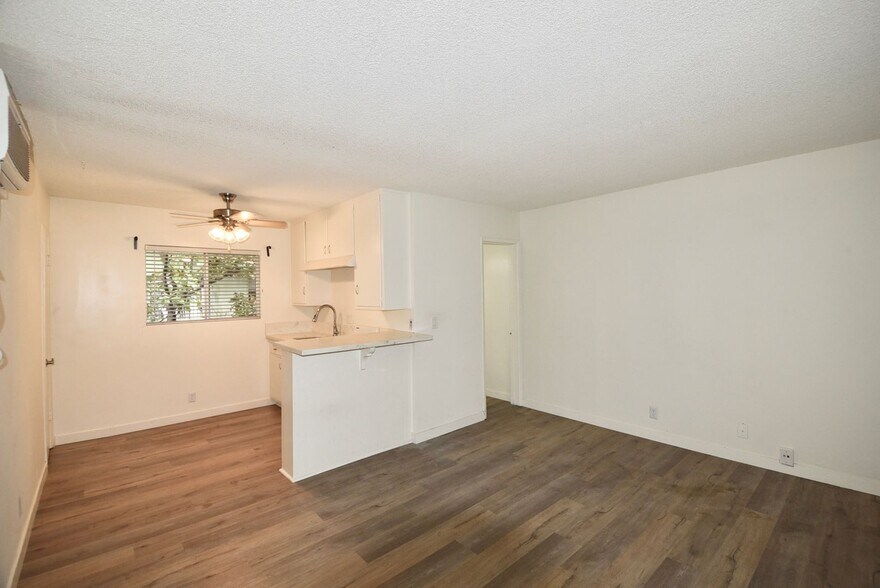 Building Photo - 24347 Newhall Ave