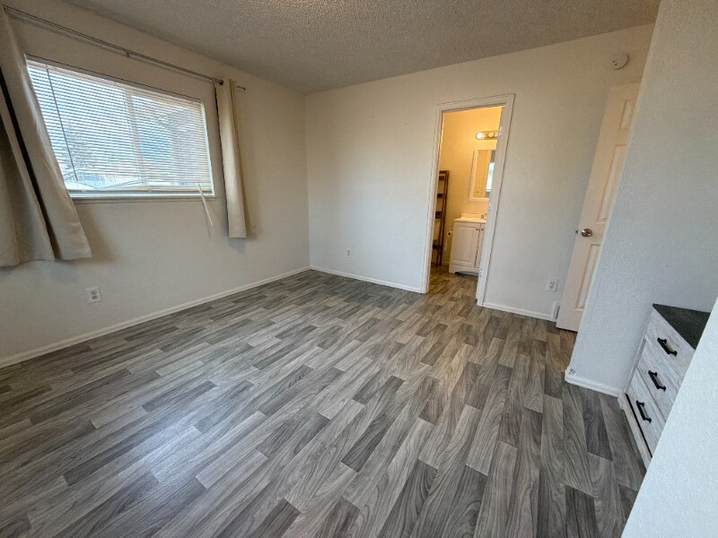 Building Photo - 914 S Del Norte Ave