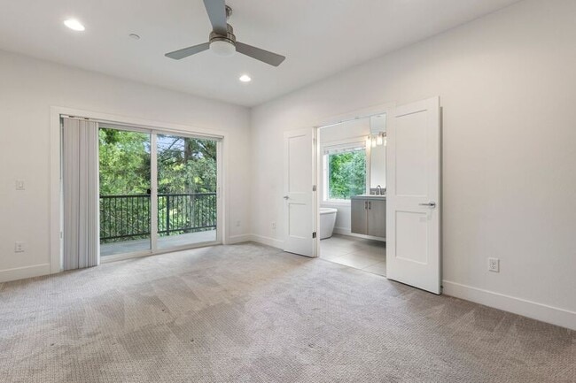 Building Photo - 2220 SE Lambert St