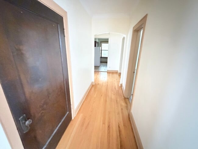 Building Photo - 6436 N Hamilton Ave