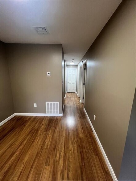 Building Photo - 728 Beverage Hill Ave