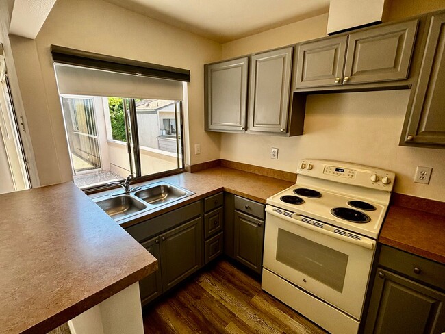 Building Photo - 1 Bed/1 Bath Condo With Bonus Room