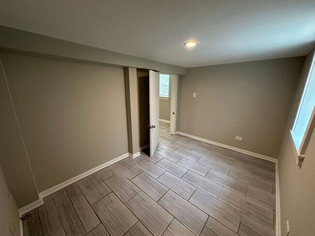 Building Photo - 2815 N Albany Ave