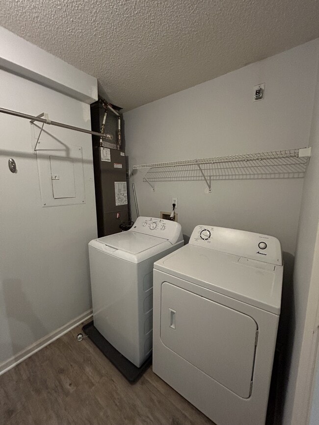 Building Photo - 104 Breezewood Dr