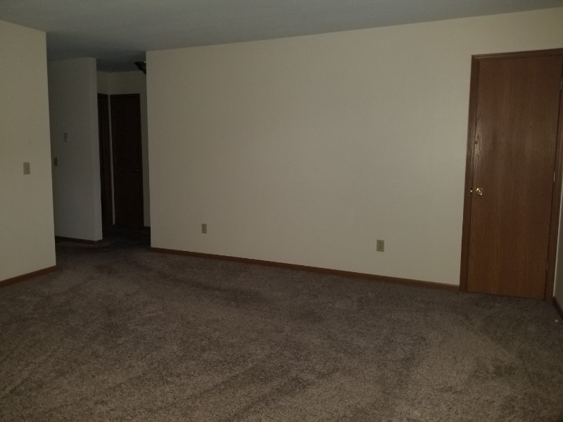 Building Photo - 1112 Oakview Dr