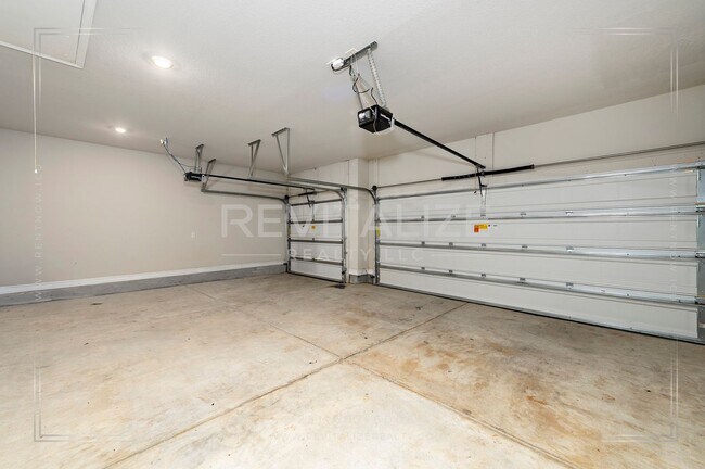 Building Photo - 12941 Sanderling Lp