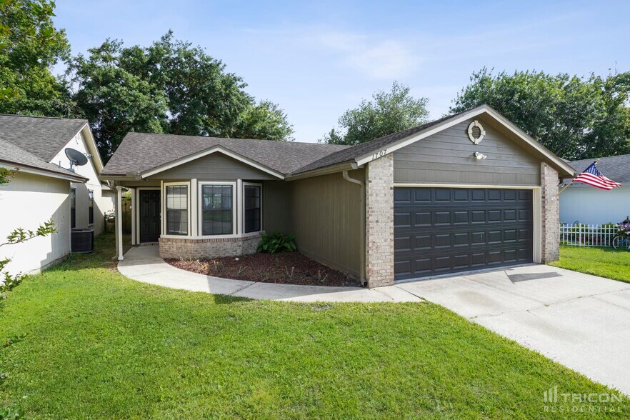 Primary Photo - 1707 Ashwood Cir