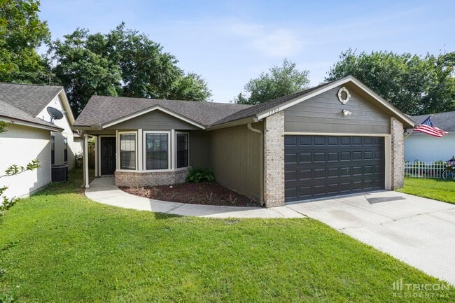 Building Photo - 1707 Ashwood Cir