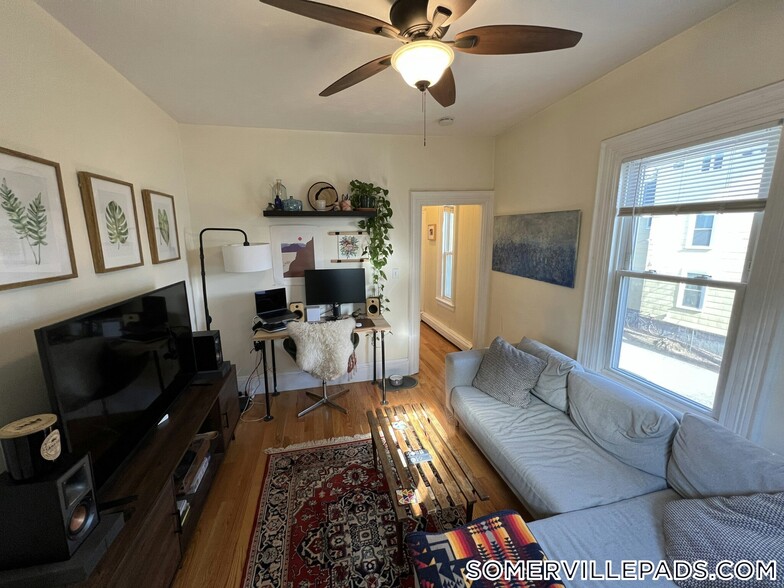 Building Photo - 12 Claremon St