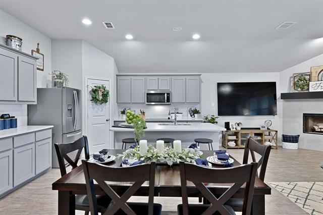 Building Photo - 11501 White River Dr