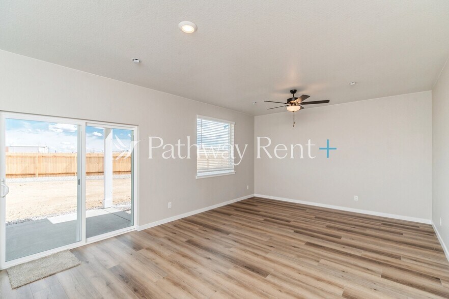 Building Photo - 9351 Yampa St