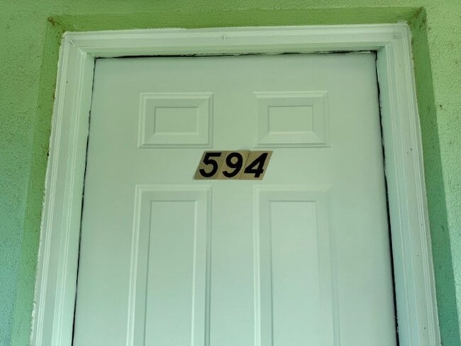 Building Photo - Applicants can take advantage of our new Security Deposit & Rent Programs.  Call our office for m...