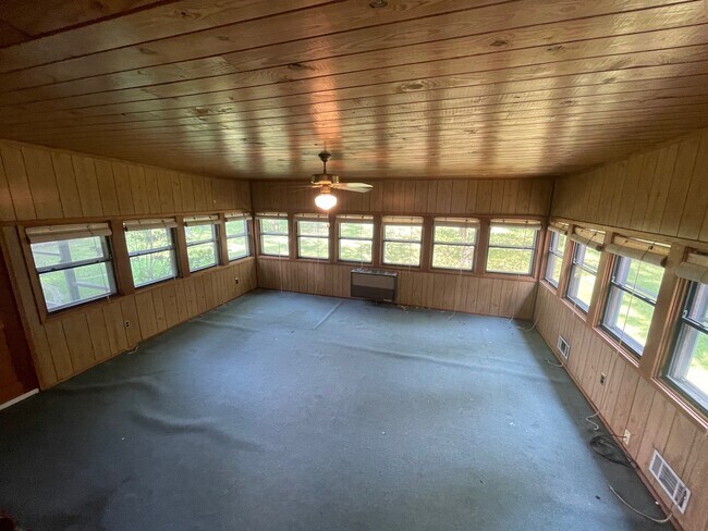 Building Photo - 536 Edgecrest Cir