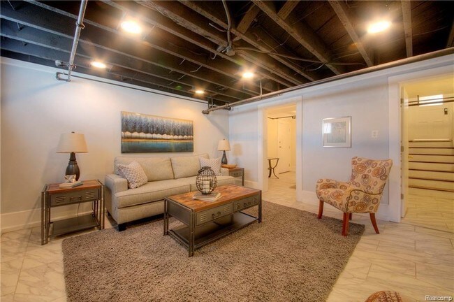 Building Photo - 22 Edison St