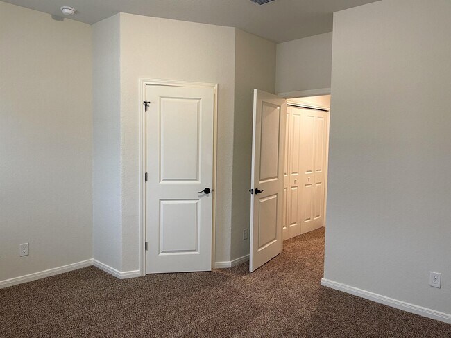 Building Photo - 2222 Sandlewood Cove