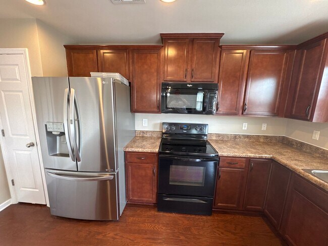 Building Photo - Well-Maintained 4BR Home in Lebanon | Great Location + Natural Light