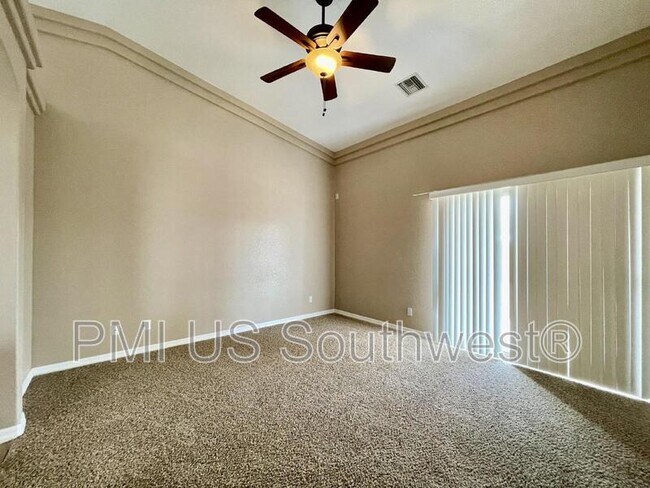 Building Photo - 11 Hickory Knoll Cir