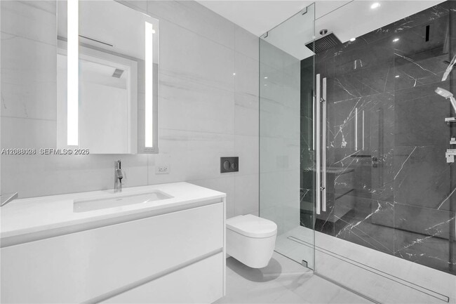 Building Photo - 300 Biscayne Blvd Way