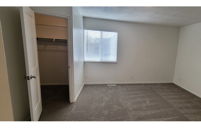 Building Photo - 545 W 600 N