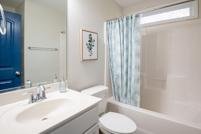 Building Photo - Seashell Cove @ 148 NE 13th St