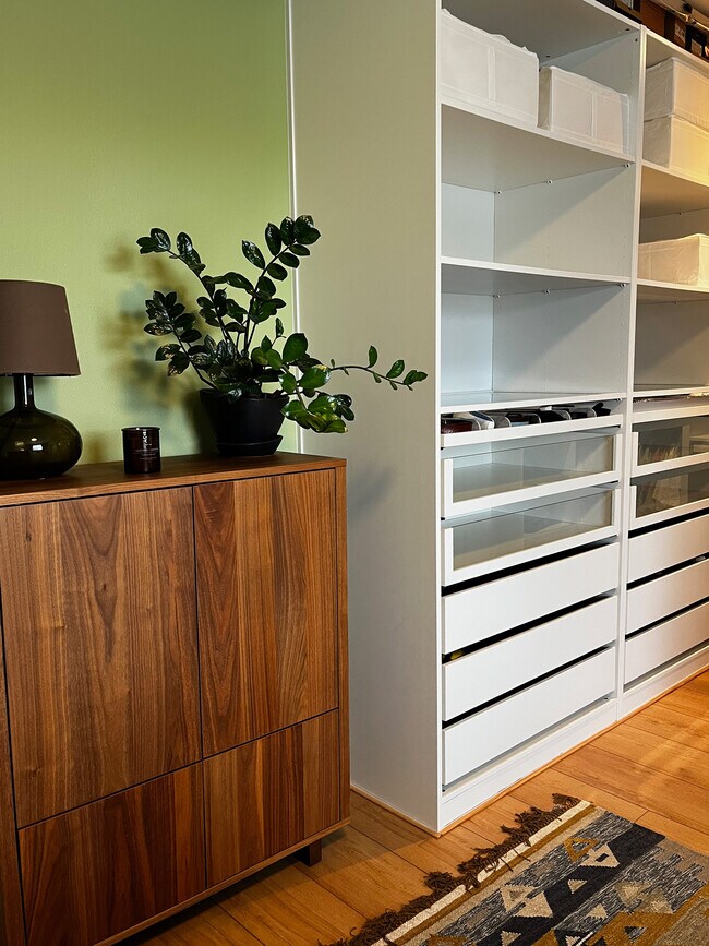 Master Closet w/ Drawers, Shoe and Pant Racks - 11605 NW 35th Ave