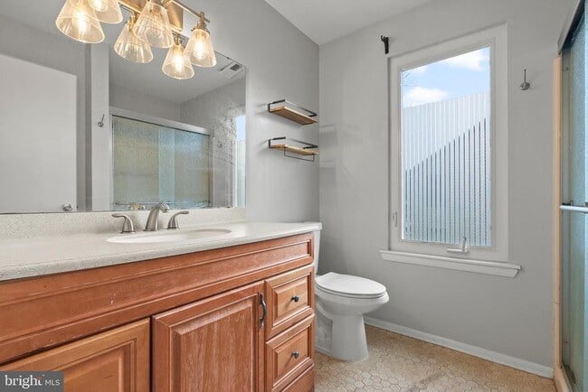 Building Photo - 4820B Aberdeen Dr