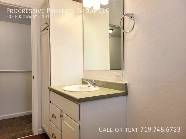 Building Photo - 503 E Kiowa St