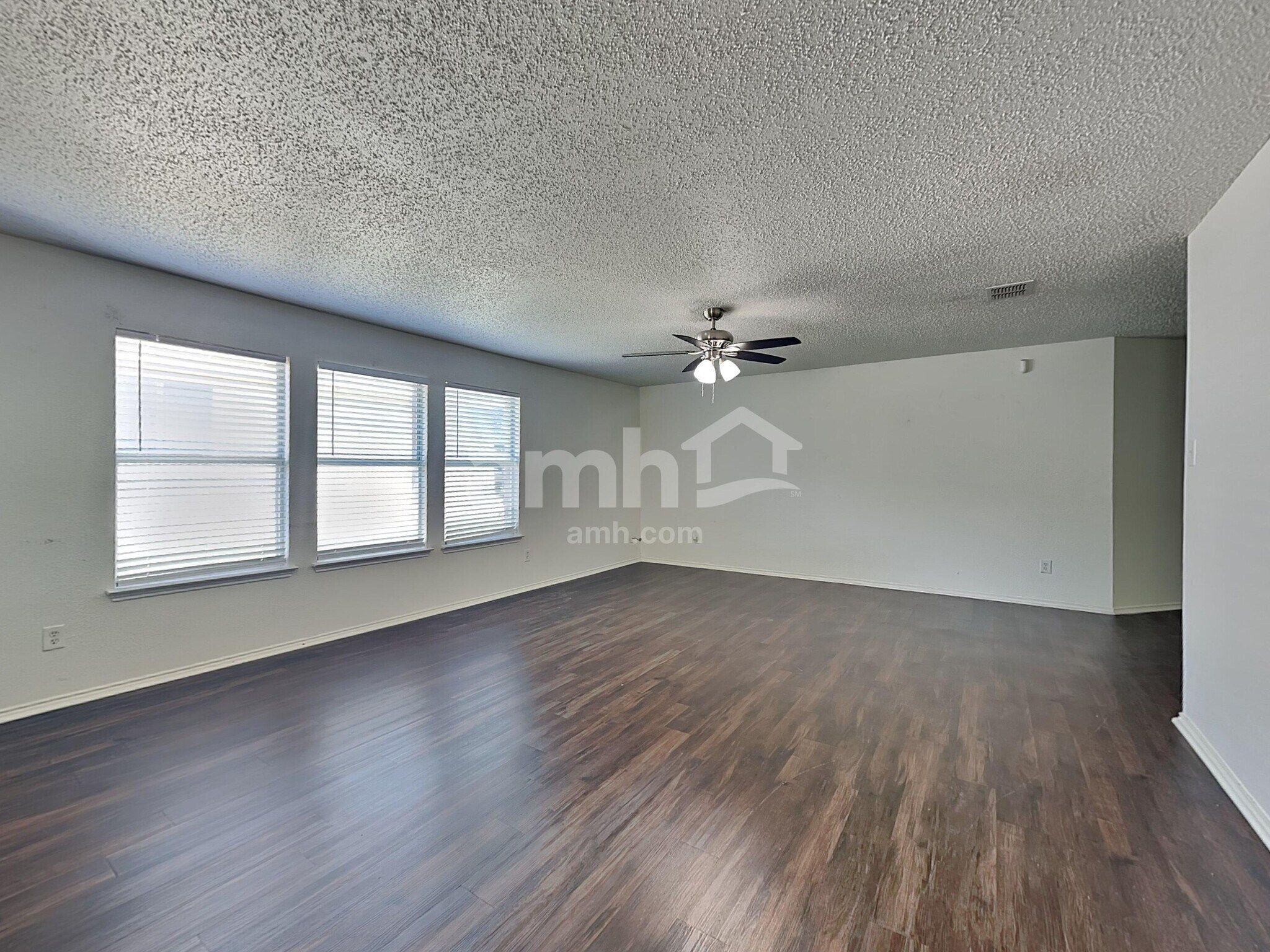 Building Photo - 1601 White Oak Rd