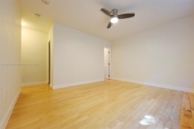 Building Photo - 7171 Bay Dr