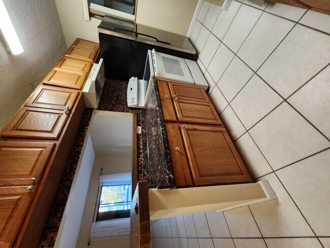 Building Photo - 545 Trace Cir