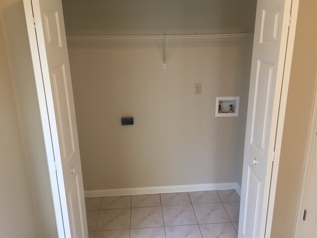 Building Photo - 8216 Leafcrest Dr