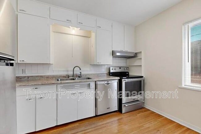 Building Photo - 1028 Princeton Dr NE