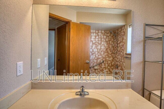 Building Photo - 2512 Cisco Dr S