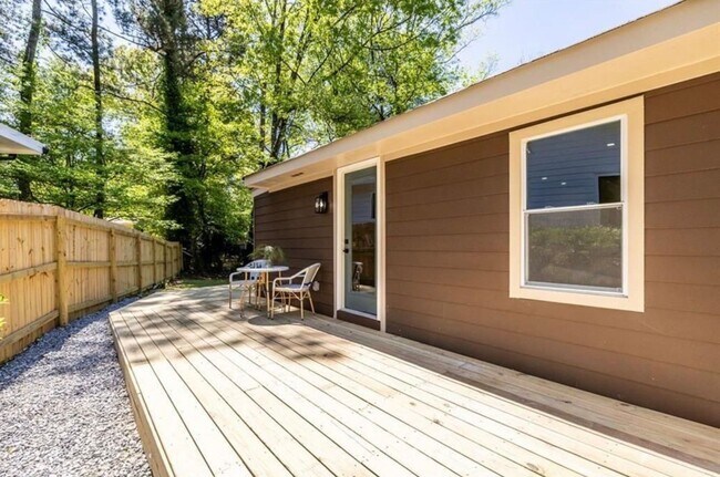 Building Photo - STUNNING RENOVATION! Modern 3BR/2BA Ranch in Sought-After Location!