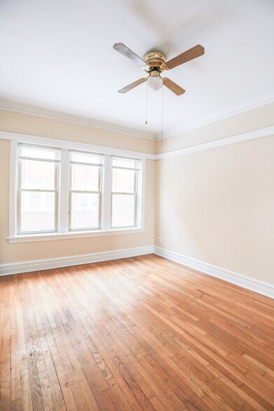 Building Photo - 4452 N Damen Ave