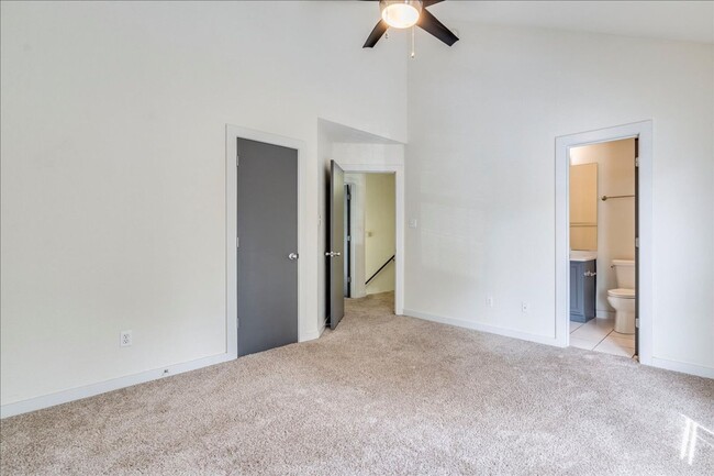 Building Photo - 2811 Hardeman-B