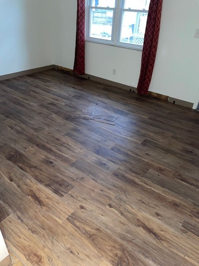 Building Photo - Central Air 2 Bedroom