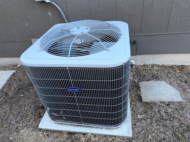 Building Photo - 1321 Piney Creek Ln