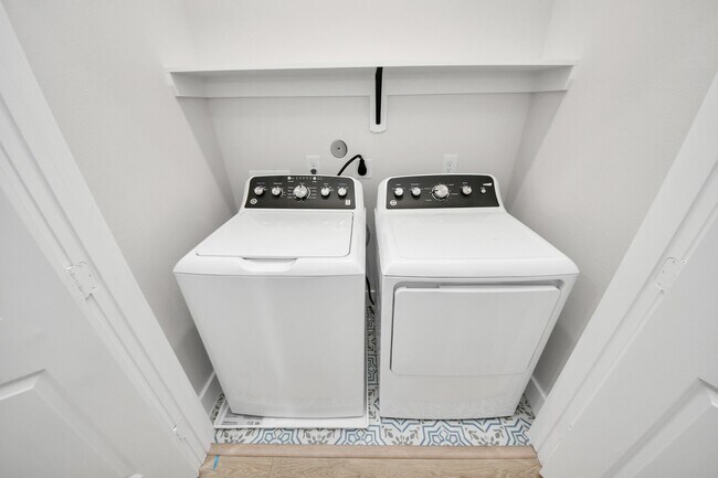 Building Photo - 8306 Comal St