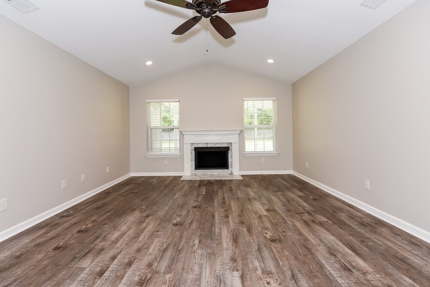 Building Photo - 3932 Rock Creek Dr