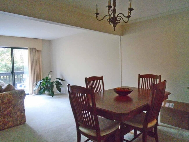 Building Photo - 2547 Meade Ct