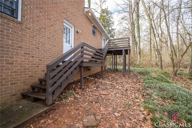 Building Photo - 275 Brookstone Dr