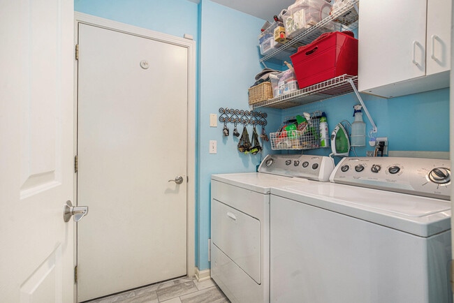 Building Photo - 6275 Schuss Crossing