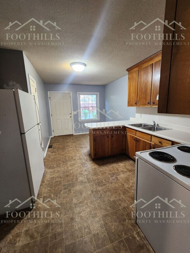 Building Photo - 418 W Fredericks St