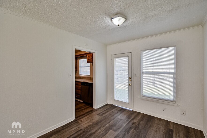Building Photo - 404 Lanola Ct