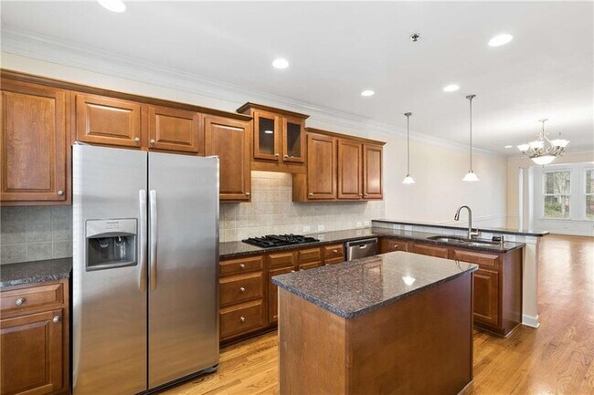 Building Photo - 610 Vinings Estates Dr SE